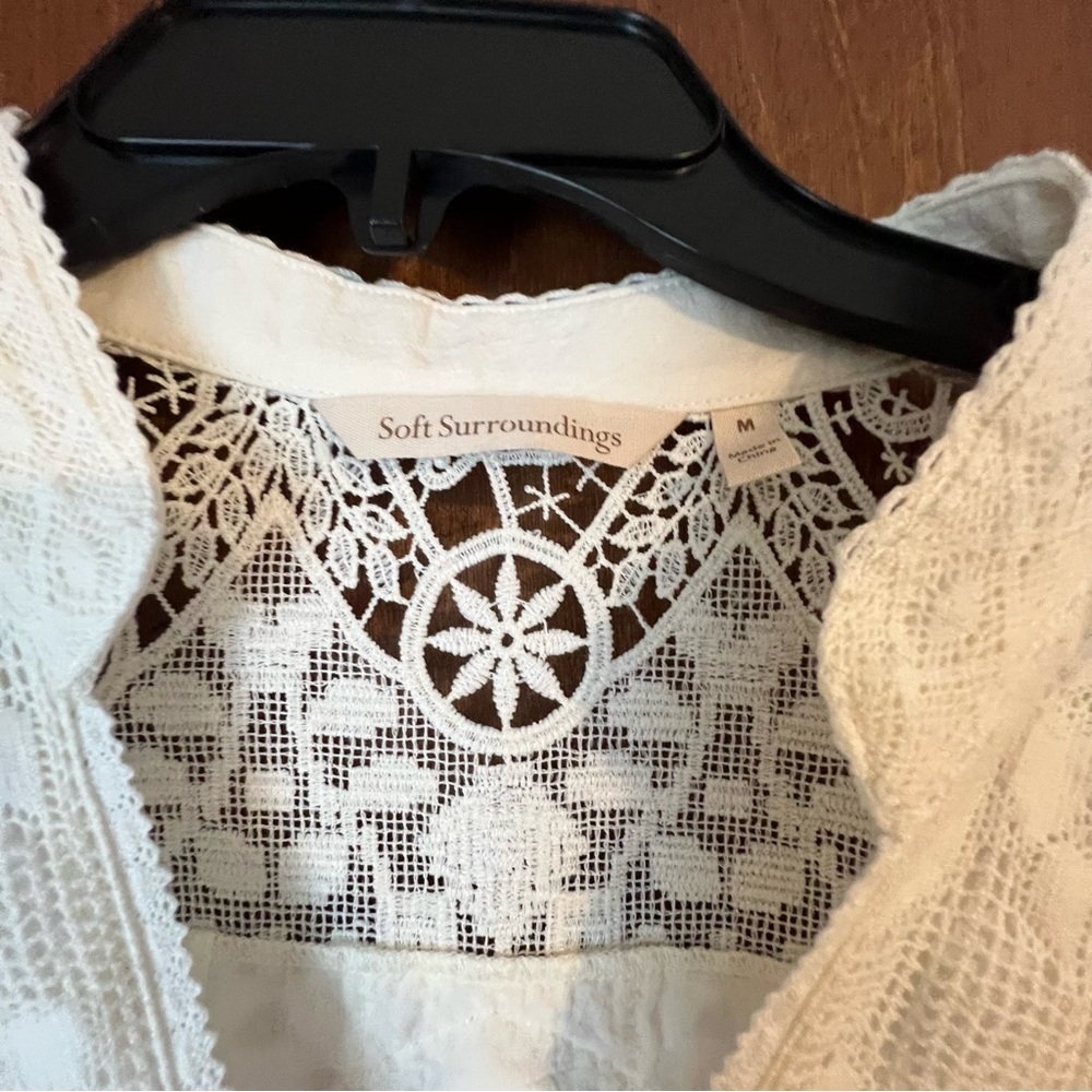 Soft Surroundings EUC Cream Lace Accent Top Medium - Picture 7 of 9